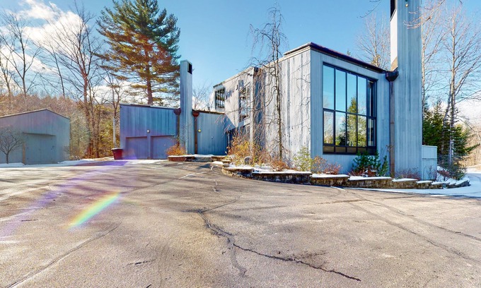 Jackson House | Mid-century home with incredible Mt. Washington view, private sauna & deck