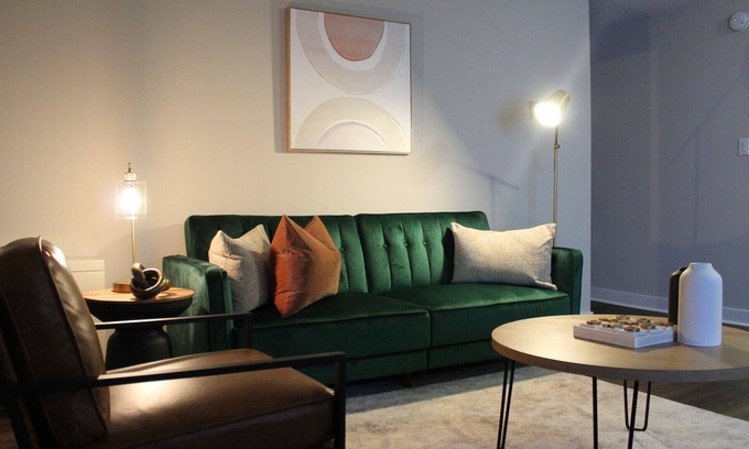 Downtown Apartment | Mid-Century Modern GEM! Great for long term stays!
