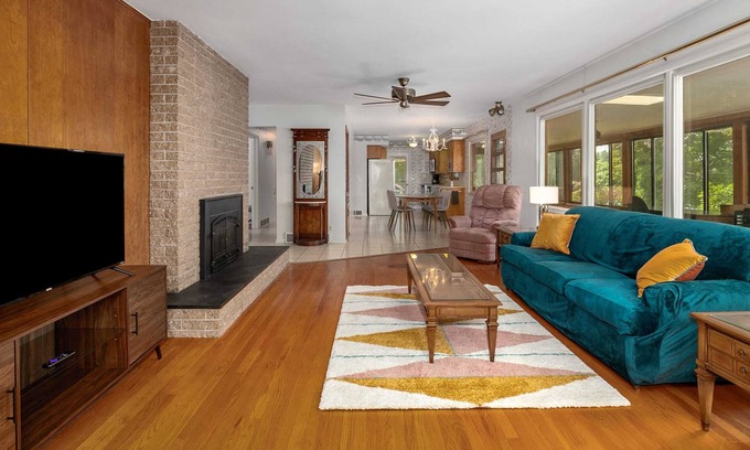 Bradley Apartment | Mid Century Modern Duplex on Duncan Lake