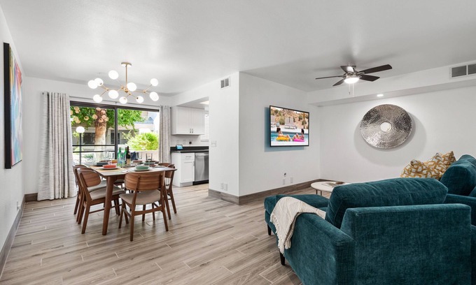 Palm Springs Condo | Mid-Century Modern Condo I King Bed I Pool & Patio