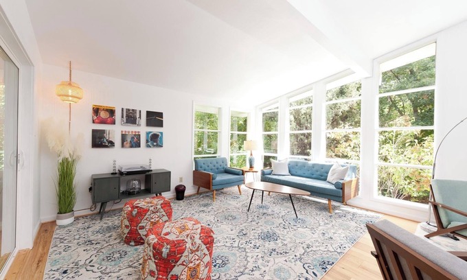 Durango House | Mid Century Mountain Home on 3 acres - 10 Minutes to DGO - AC-Hot Tub-Views