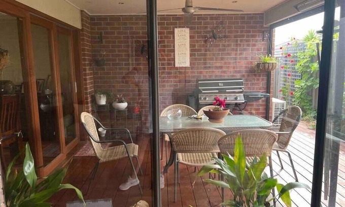 Waurn Ponds House | Mid Coast Stayz - Peaceful place with plenty of space