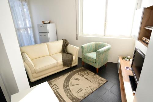 Cantu Apartment | Mid Mod