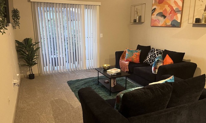 Midtown Apartment | Mid-rise King in the Heart of Downtown And Midtown