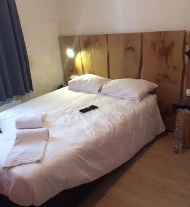 Marolles Hostel | Midi 81 HOSTEL