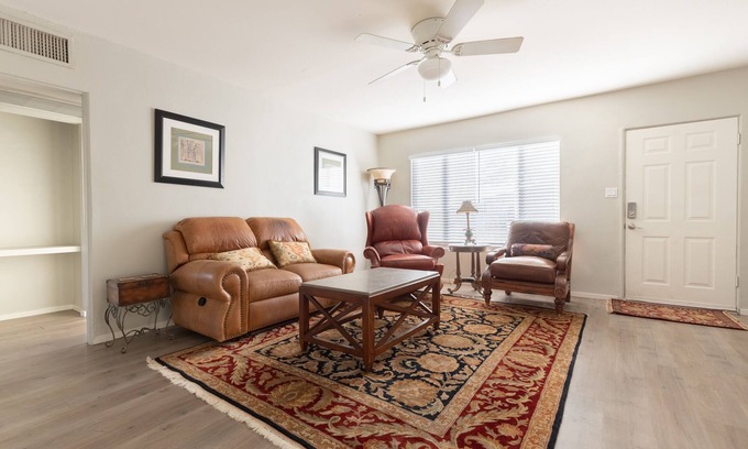 Encanto Apartment | Midtown 2BR by St. Joseph's | *Covered Parking*