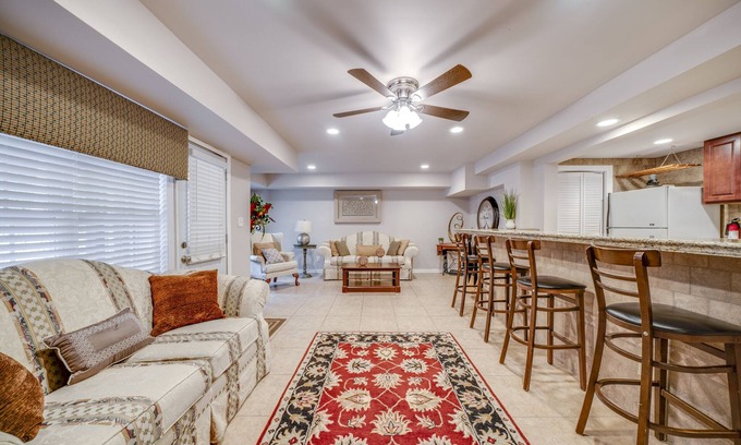 Southwest Raleigh House | Mighty Mansion w/3,300 SF - 9 mins to Downtown + NCSU. 8 Beds Great for Groups!