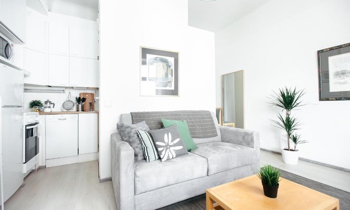 Kluuvi Apartment | Mikonkatu studio next to the Central station