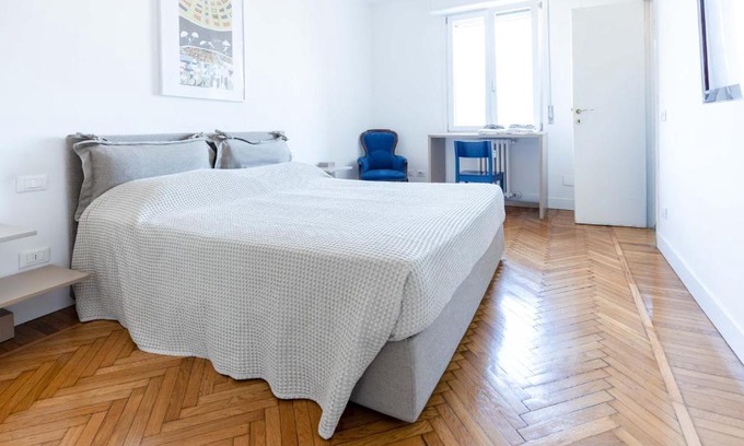 Carrobbio Apartment | Milan Flat 5 min from Duomo with Park for small cars