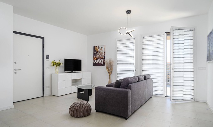 Crescenzago Apartment | Milan's sky: luxury and style on the sixth floor