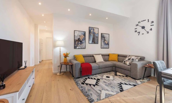 Ponte Seveso Condo | Milano Centrale Luxury Apartment - Milan City Center (WiFi-AC)
