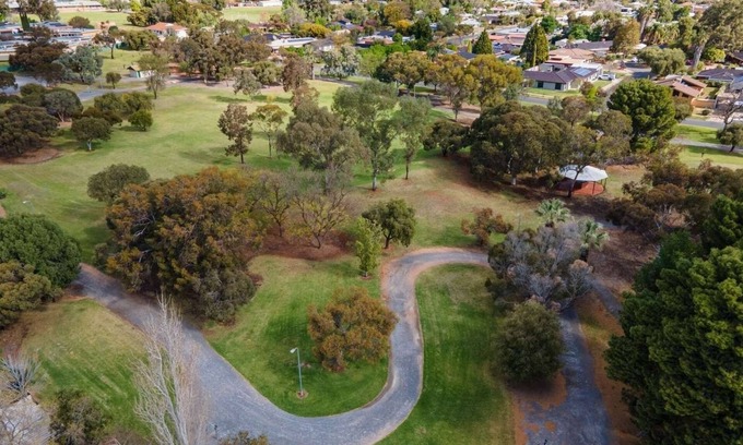 Mildura Apartment | Mildura No 3 - 1 Bedroom apartment with floorboards