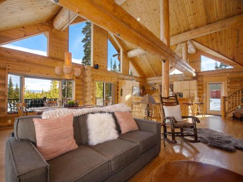 Fraser House | Miles Behind Log Cabin