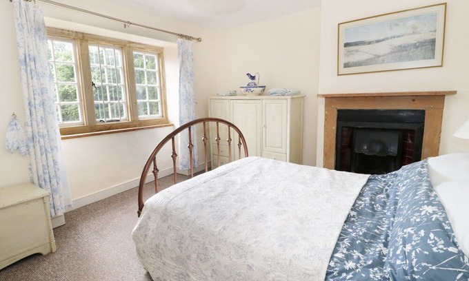 Maiden Newton House | Mill House, MAIDEN NEWTON