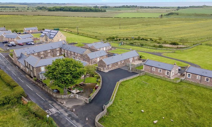 South Charlton Apartment | MILL VIEW, family friendly, with pool in Embleton