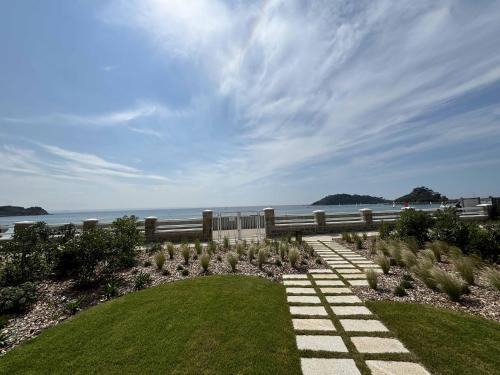 Trebeurden Apartment | Milliau T2 piscine et vue mer