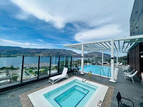 Downtown Kelowna House | Million-Dollar View 1 bed 1 private bath with access to 34th floor Rooftop and infinite pool in Downtown Kelowna