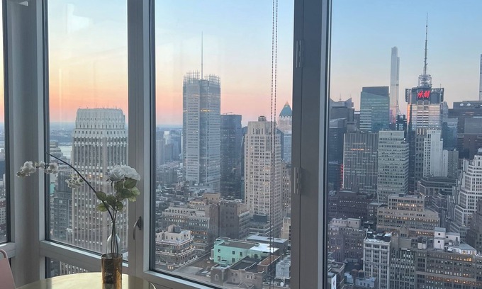 Midtown Apartment | Million dollar view spacious 1bed in prized location. Floor to ceiling windows.