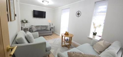 Milton Keynes Apartment | Milton Keynes 3BR Stylish Home, Sleeps 4, Families, Parking