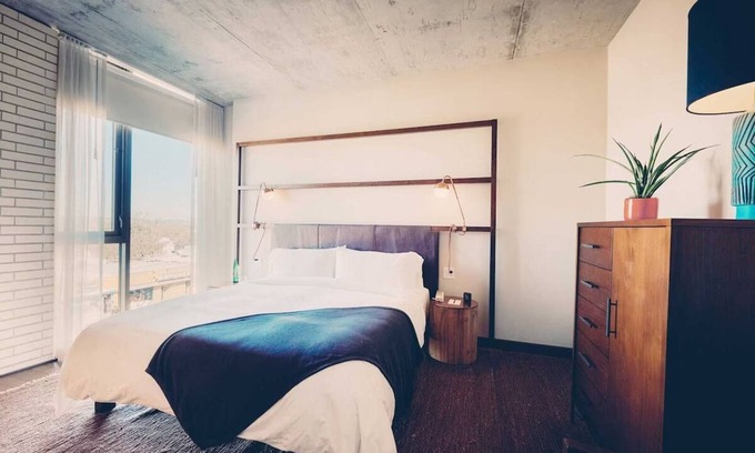 Travis Heights Hotel | Milton Suite with Patio in Austin’s South Congress