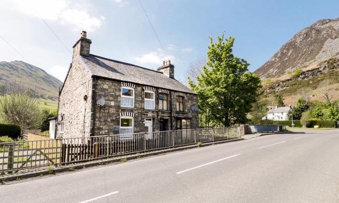 Llangynog House | Minafon