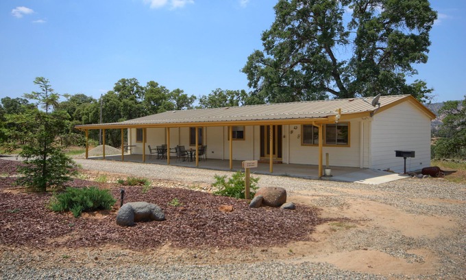 Catheys Valley House | Miners Rock Ranch in tranquil setting near Yosemite Valley/Merced River
