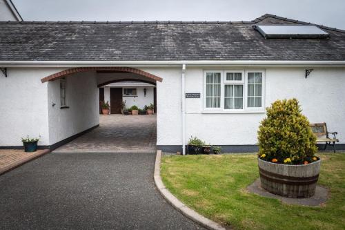 Dulas House | Minffordd Cottage, Moelfre