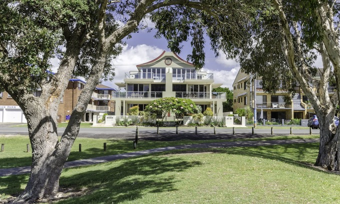 Kingscliff Apartment | Ming 1 Luxury unit, easy access, opposite beach