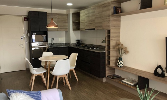 Surquillo Apartment | Mini departamento con piscina, gimnasio y balcón.