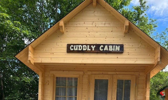 Seguin Cabin | Mini Home on the Lake