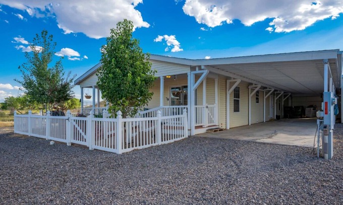 Montrose House | Mini Ranch: hiking, Black Canyon, views, fishing, privacy