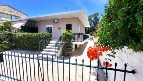 Lagonissi House | Mini-villa Central Park near the beach