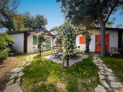 Ischia Porto Ski Chalet | Miniglamp E.V. - Camping
