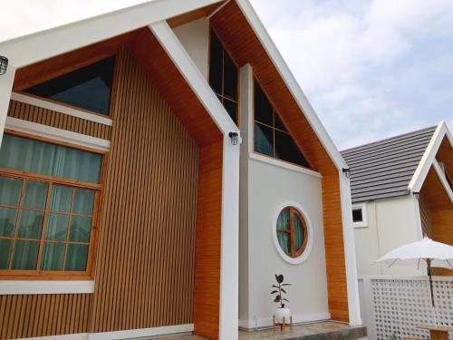 San Pu Loei Villa | Minimal Pool Villa Chiang Mai