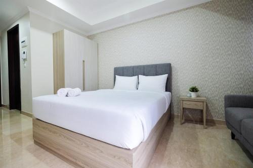 Cikini Apartment | Minimalist Studio Menteng Park Apartment By Travelio
