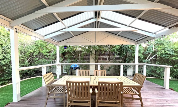 Templestowe Lower House | Minutes away from local shopping district and the Westfield Doncaster