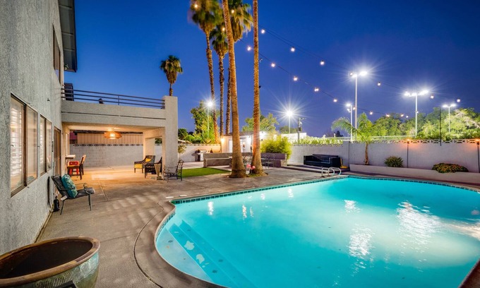 McNeil Estates House | Minutes away from Las Vegas downtown and strip, phenomenal home.