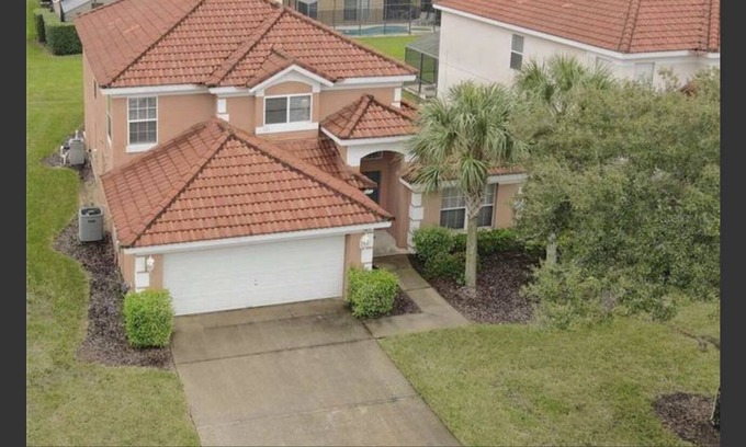 Solana House | Minutes from Disney with privacy in gated community