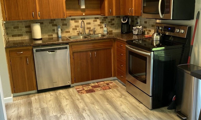 Cheney House | Minutes from EWU & driving distance to Silverwood!