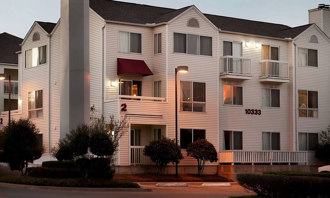 North Dallas Apartment | Minutes from Southern Methodist University! FREE Parking, Pets are welcome, Pool