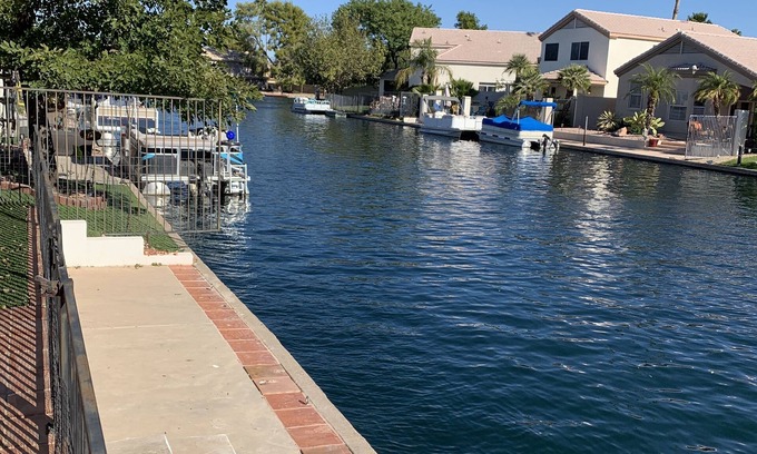 Harbor Island House | Minutes from State Farm Stadium. West Gate Lake front