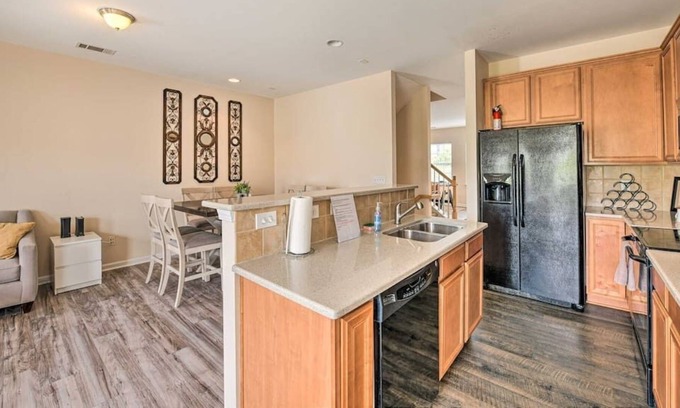 Charlotte House | Minutes to Carowinds, Airport, UpTown & more!