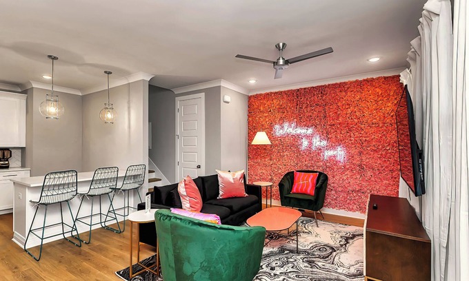 Talbot's Corner House | MINUTES TO DOWNTOWN 🌃🏙️ | BACKYARD SPACE 🌲PERFECT FOR 🎉CELEBRATIONS 💐