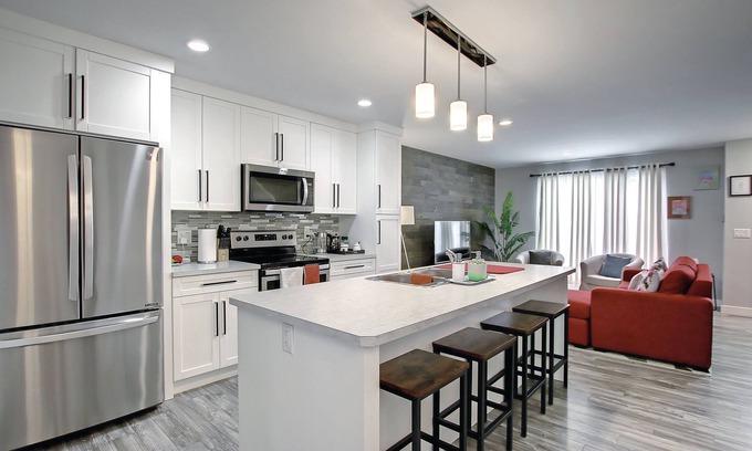 Markerville House | Minutes to the Lake. Entire townhome for the family and pet! n