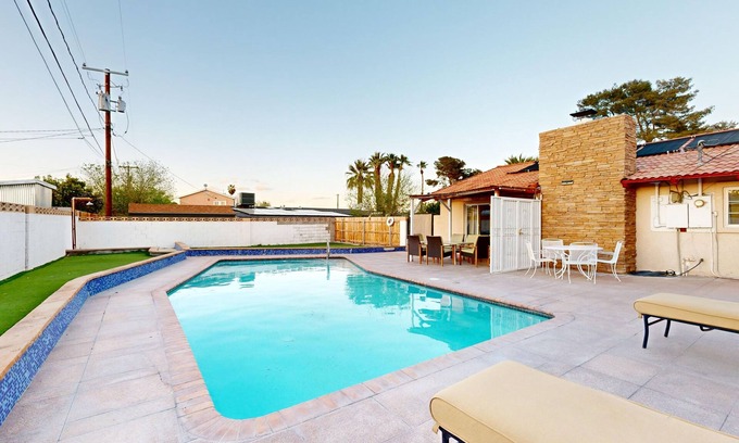 Glen Heather Estates House | Minutes to Vegas Strip I Spacious I SPA