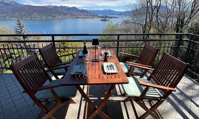 Campino Apartment | Miralago apartment with amazing lake view in Stres