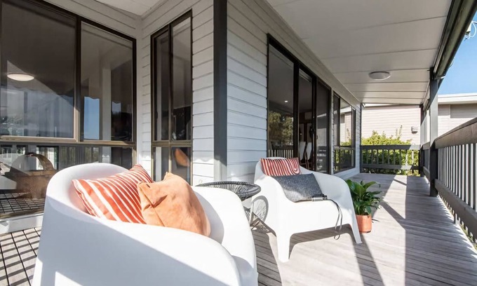 Somers House | Miramar Hideaway - Water Views and a Short Walk to the Beach