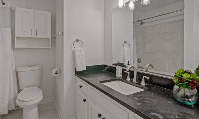 South Baton Rouge House | MIRKWOOD- Level Up Your Stay 3/2 House with Arcade in the heart of Baton Rouge