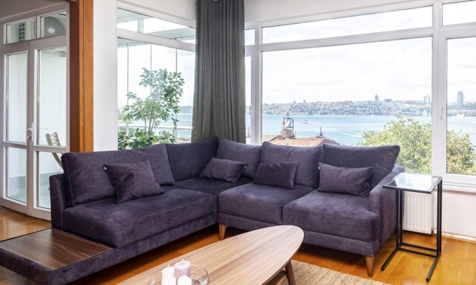 Uskudar Apartment | Missafir Apartment with a Panoramic Bosphorus View