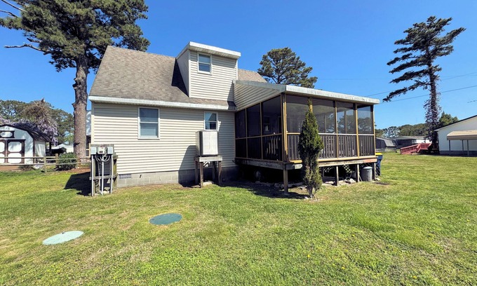Chincoteague House | Misty Manor - 3BR home, sc. porch & pet friendly. NO LINENS PROVIDED